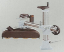 四輪八速送材機